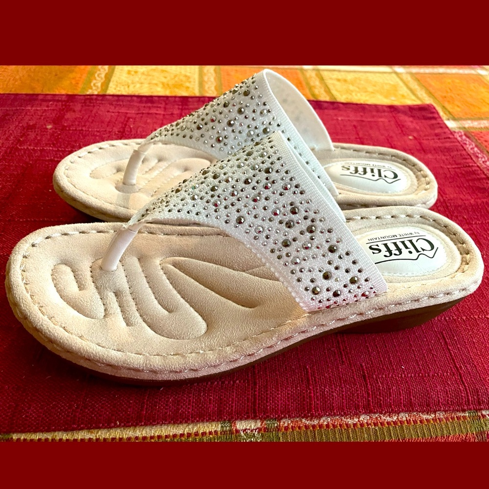 NEW! 8.5 Women’s thong sandals, 1” heel. SALE!!!! - Picture 7 of 7